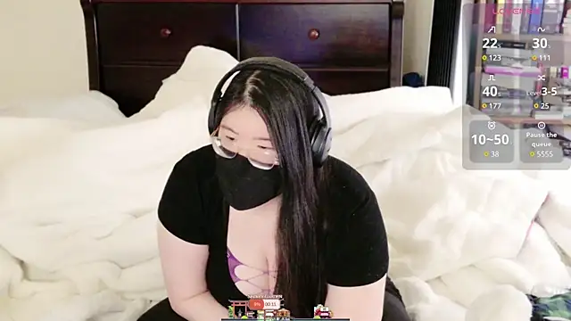 Snapshot of Kara-Nuna chatting on March 3, 2025, 4:43 am Kara-Nuna online show from March 3, 2025, 4:43 am