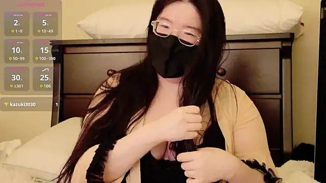 Snapshot of Kara-Nuna chatting on December 10, 2024, 6:01 am Kara-Nuna online show from December 10, 2024, 6:01 am