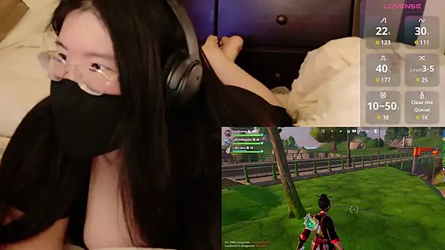 Snapshot of Kara-Nuna chatting on December 6, 2024, 5:58 am Kara-Nuna online show from December 6, 2024, 5:58 am