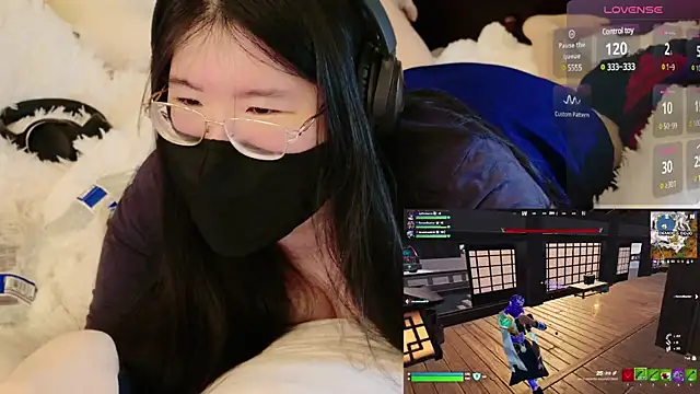 Snapshot of Kara-Nuna chatting on December 8, 2024, 8:30 am Kara-Nuna online show from December 8, 2024, 8:30 am