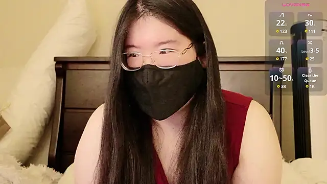 Snapshot of Kara-Nuna chatting on December 7, 2024, 6:26 am Kara-Nuna online show from December 7, 2024, 6:26 am