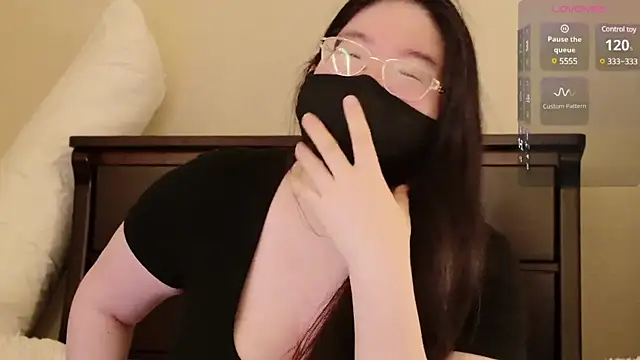 Snapshot of Kara-Nuna chatting on December 6, 2024, 2:51 am Kara-Nuna online show from December 6, 2024, 2:51 am