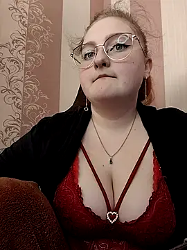 WhiteBellaX online show from May 5, 2026, 9:56 am