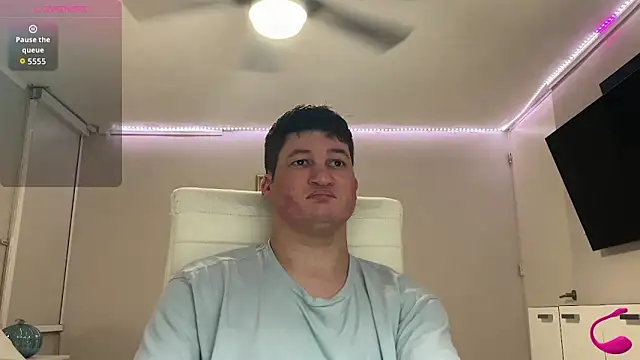 Lorenzo hernandez online show from September 30, 2025, 10:49 pm