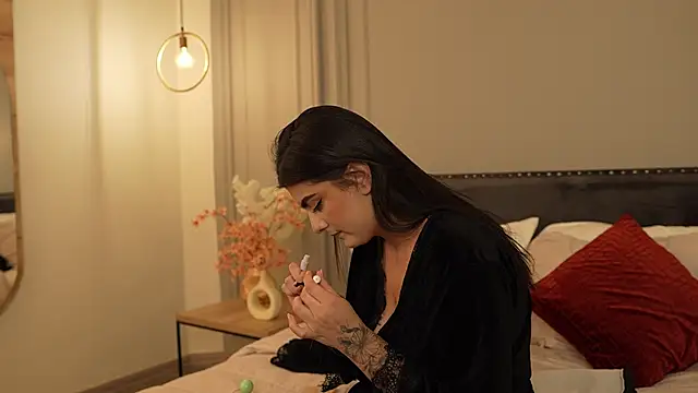 IrisBaker online show from April 21, 2026, 9:21 pm