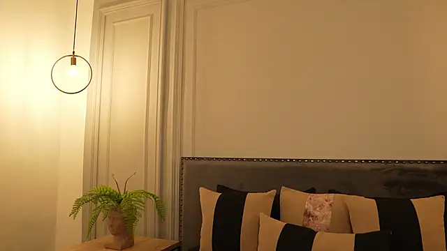 Snapshot of IrisBaker chatting on October 28, 2025, 9:36 pm IrisBaker online show from October 28, 2025, 9:36 pm