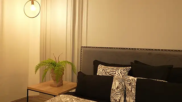 Snapshot of IrisBaker chatting on October 16, 2025, 9:12 pm IrisBaker online show from October 16, 2025, 9:12 pm