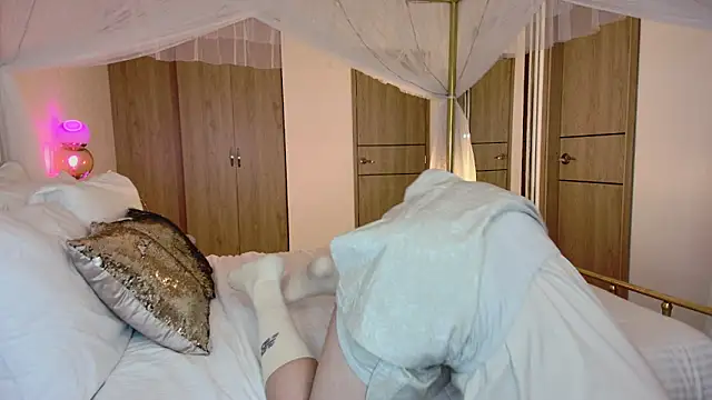 alejadollts online show from April 28, 2026, 12:09 am