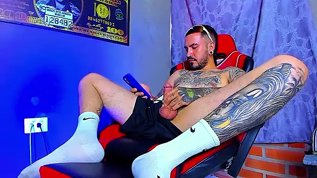 smoker445 online show from October 31, 2025, 7:32 pm