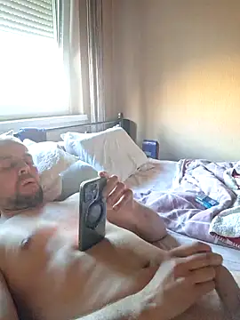 Snapshot of Huncutkuki chatting on March 7, 2025, 3:18 pm Huncutkuki online show from March 7, 2025, 3:18 pm