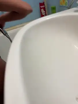 Snapshot of Huncutkuki chatting on January 5, 2025, 7:39 pm Huncutkuki online show from January 5, 2025, 7:39 pm