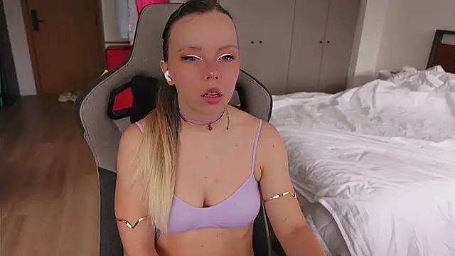 Ayra Lust online show from February 9, 2026, 4:38 pm