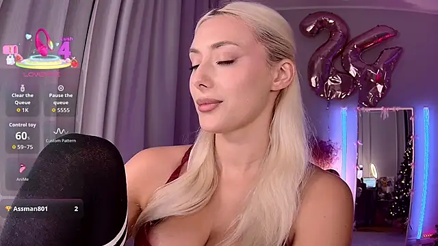 Snapshot of LoryWood chatting on January 16, 2026, 3:49 pm LoryWood online show from January 16, 2026, 3:49 pm