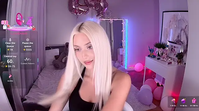 Snapshot of LoryWood chatting on December 19, 2025, 3:36 pm LoryWood online show from December 19, 2025, 3:36 pm