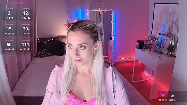 Snapshot of LoryWood chatting on September 11, 2025, 3:01 pm LoryWood online show from September 11, 2025, 3:01 pm