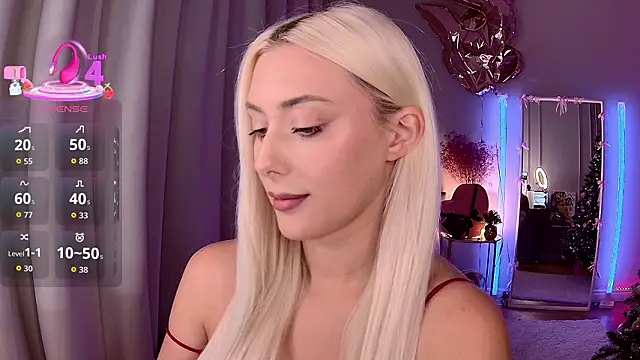 Snapshot of LoryWood chatting on January 13, 2026, 5:28 pm LoryWood online show from January 13, 2026, 5:28 pm