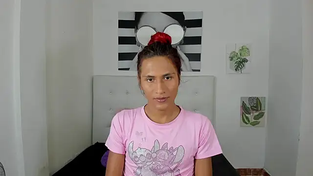 Snapshot of Brisahott chatting on November 7, 2025, 1:32 am Brisahott online show from November 7, 2025, 1:32 am