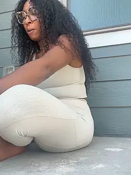 Snapshot of life-ent chatting on September 18, 2025, 9:18 pm life-ent online show from September 18, 2025, 9:18 pm