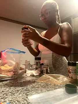 Snapshot of life-ent chatting on November 6, 2025, 12:03 am life-ent online show from November 6, 2025, 12:03 am