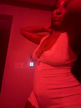 Snapshot of life-ent chatting on December 4, 2025, 6:56 am life-ent online show from December 4, 2025, 6:56 am