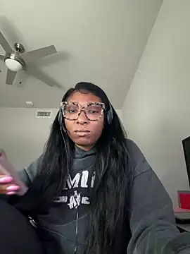 Snapshot of life-ent chatting on December 3, 2025, 6:51 pm life-ent online show from December 3, 2025, 6:51 pm