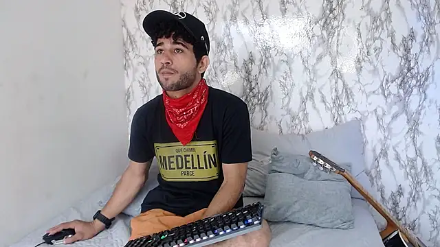 Snapshot of Moon_and_aaron chatting on February 16, 2026, 5:00 pm Moon and aaron online show from February 16, 2026, 5:00 pm