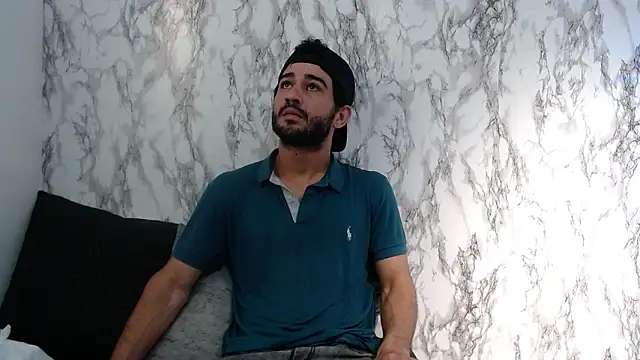 Snapshot of Moon_and_aaron chatting on March 1, 2026, 3:39 am Moon and aaron online show from March 1, 2026, 3:39 am