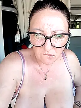 Snapshot of cuplubijoanna chatting on November 3, 2025, 1:47 pm cuplubijoanna online show from November 3, 2025, 1:47 pm