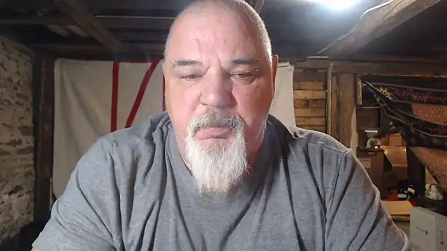 Newfiesausage1972 online show from March 15, 2026, 11:17 am