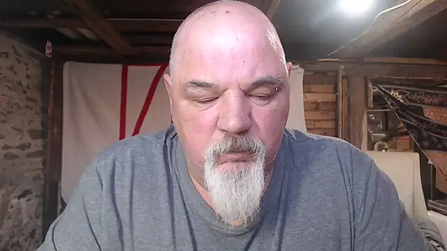 Newfiesausage1972 online show from March 4, 2026, 1:30 pm