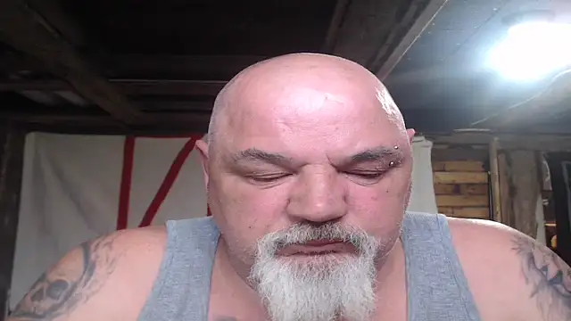 Newfiesausage1972 online show from April 19, 2026, 6:21 pm