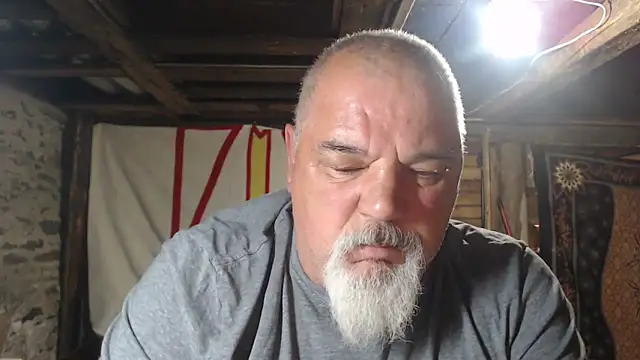 Newfiesausage1972 online show from May 30, 2026, 8:09 am