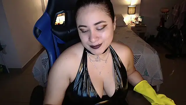 LauraHawkes online show from February 12, 2026, 3:28 am