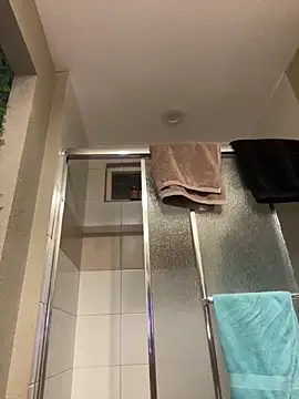 Snapshot of Shuggabutt chatting on October 4, 2025, 2:24 am Shuggabutt online show from October 4, 2025, 2:24 am