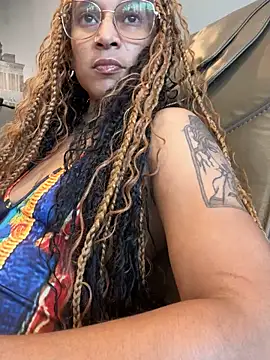 Snapshot of Shuggabutt chatting on September 18, 2025, 1:08 am Shuggabutt online show from September 18, 2025, 1:08 am