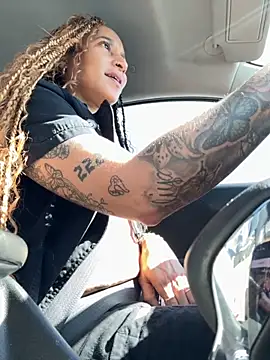 Snapshot of Shuggabutt chatting on September 12, 2025, 10:20 pm Shuggabutt online show from September 12, 2025, 10:20 pm