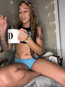 Snapshot of Shuggabutt chatting on October 11, 2025, 1:45 pm Shuggabutt online show from October 11, 2025, 1:45 pm