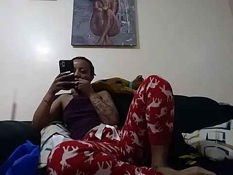 hoely grail01 online show from December 3, 2025, 5:12 pm