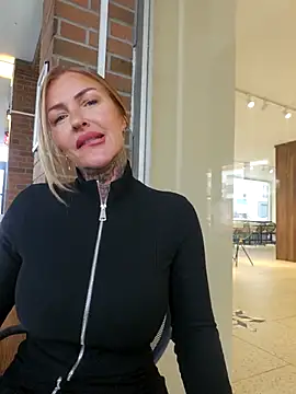 Snapshot of YourMommyBlair chatting on February 17, 2026, 6:54 am YourMommyBlair online show from February 17, 2026, 6:54 am