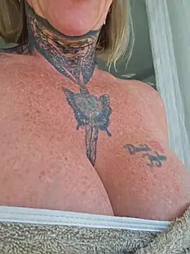 Snapshot of YourMommyBlair chatting on March 6, 2025, 10:09 am YourMommyBlair online show from March 6, 2025, 10:09 am