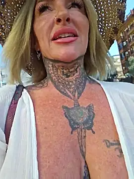 Snapshot of YourMommyBlair chatting on March 5, 2025, 7:16 am YourMommyBlair online show from March 5, 2025, 7:16 am