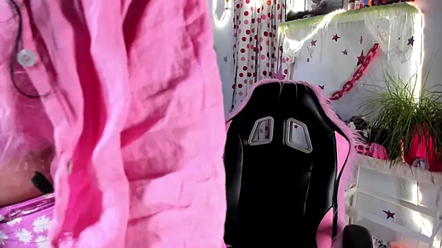 lady sontse  online show from April 19, 2026, 7:16 pm