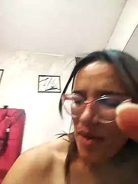 Yaumiko online show from November 3, 2025, 9:02 am