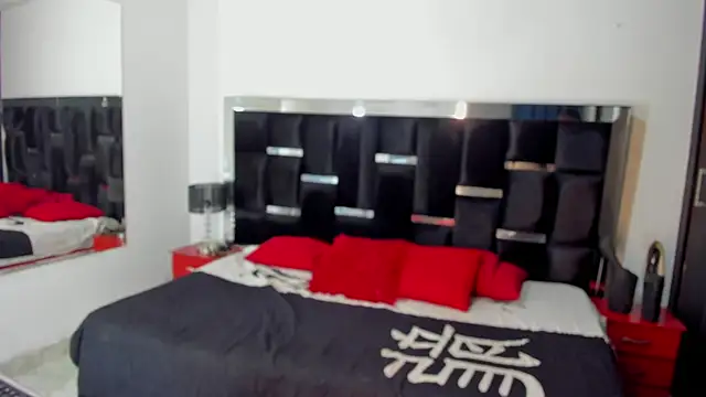 Loremhotsex online show from September 24, 2025, 4:52 am