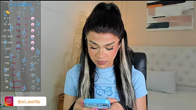 Snapshot of LOISE-XX chatting on November 21, 2025, 5:39 am LOISE-XX online show from November 21, 2025, 5:39 am