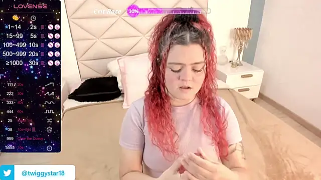 Snapshot of Twwiiggy chatting on December 22, 2025, 7:58 pm Twwiiggy online show from December 22, 2025, 7:58 pm