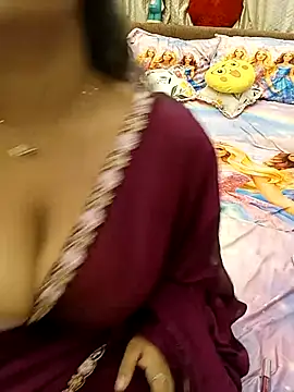 Snapshot of Divya_girl chatting on July 16, 2026, 10:07 pm Divya girl online show from July 16, 2026, 10:07 pm