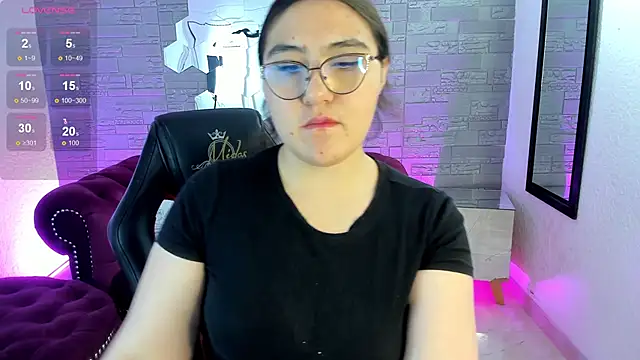 Snapshot of conniejames_m chatting on November 18, 2025, 12:30 pm conniejames m online show from November 18, 2025, 12:30 pm