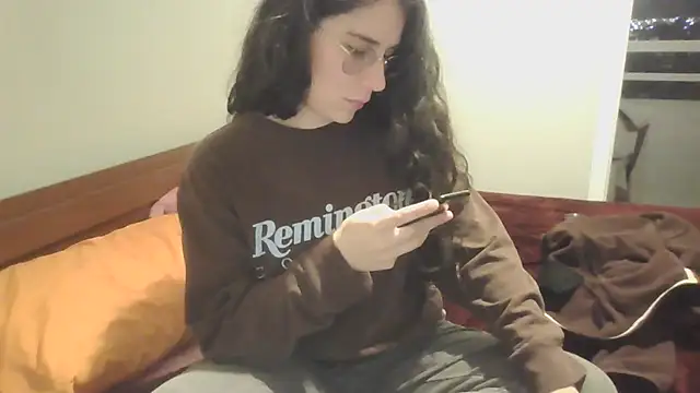 Snapshot of atenealovve_77 chatting on October 24, 2025, 2:21 am atenealovve 77 online show from October 24, 2025, 2:21 am