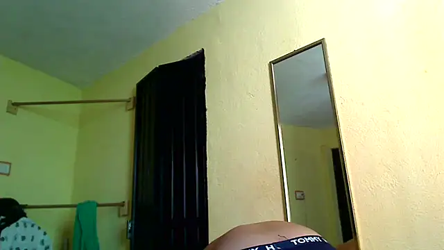 Snapshot of lozter345 chatting on October 19, 2025, 6:43 pm lozter345 online show from October 19, 2025, 6:43 pm